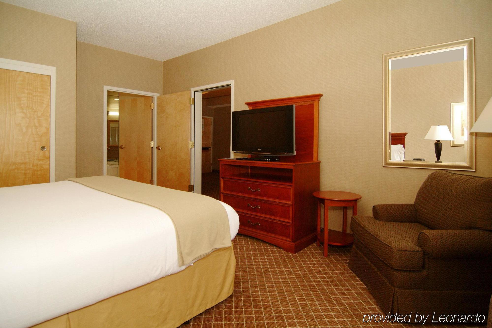 홀리데이 인 익스프레스 호텔 앤 스위트 시더 래피즈 I-380 앳 33rd 애비뉴 시더래피즈 객실 사진